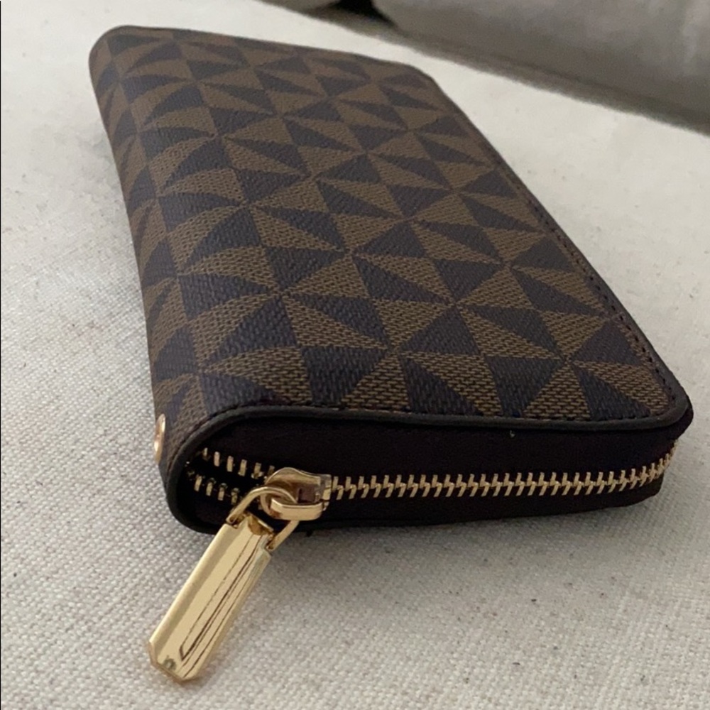 Brand New modern + chic Faux Leather Wallet